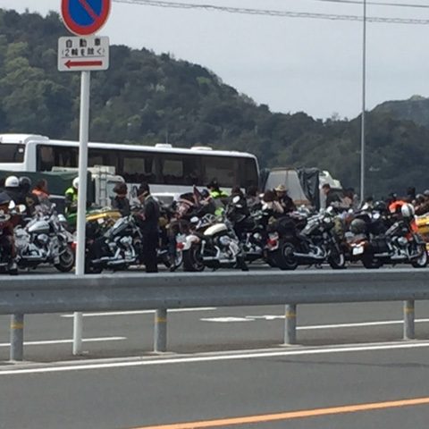 フェリー乗り場は大型バイクでいっぱい福岡方面に行かれるようです。