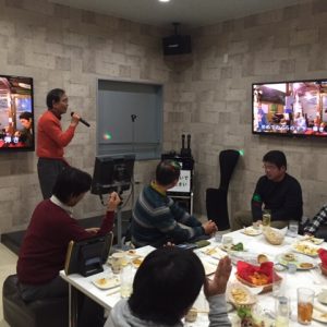 歳末カラオケで盛り上がり！