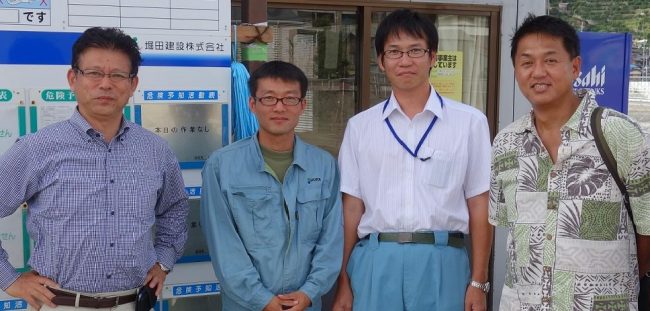 写真右端が川島さん
